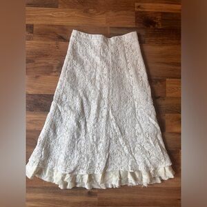TRENDING: LACE ‼️Ivory/offwhite lace midi skirt